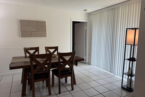 Condominio en alquiler en Miami, Florida, 2 dormitorios, 83.43 m2 № 1954413 - foto 9