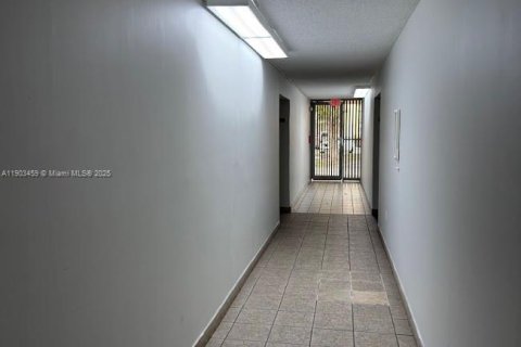 Condominio en alquiler en Miami, Florida, 2 dormitorios, 83.43 m2 № 1954413 - foto 20