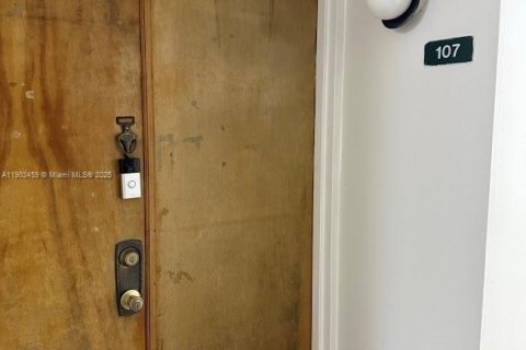 Condominio en alquiler en Miami, Florida, 2 dormitorios, 83.43 m2 № 1954413 - foto 4