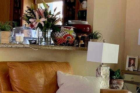 House in Pompano Beach, Florida 3 bedrooms, 160.91 sq.m. № 2003508 - photo 9