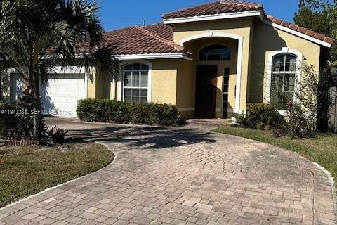 House in Pompano Beach, Florida 3 bedrooms, 160.91 sq.m. № 2003508 - photo 10