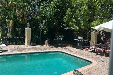 House in Pompano Beach, Florida 3 bedrooms, 160.91 sq.m. № 2003508