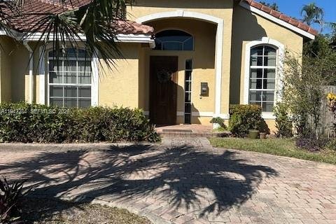 House in Pompano Beach, Florida 3 bedrooms, 160.91 sq.m. № 2003508 - photo 13