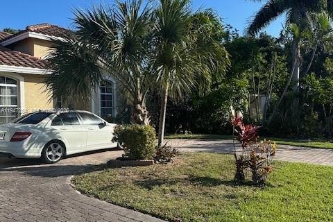 House in Pompano Beach, Florida 3 bedrooms, 160.91 sq.m. № 2003508 - photo 11