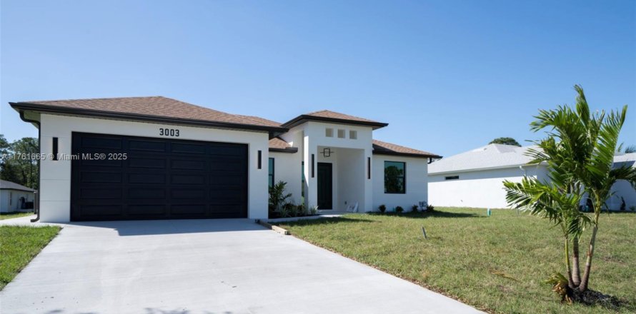 House in Lehigh Acres, Florida 4 bedrooms, 179.02 sq.m. № 1731224