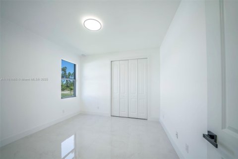House in Lehigh Acres, Florida 4 bedrooms, 179.02 sq.m. № 1731224 - photo 20