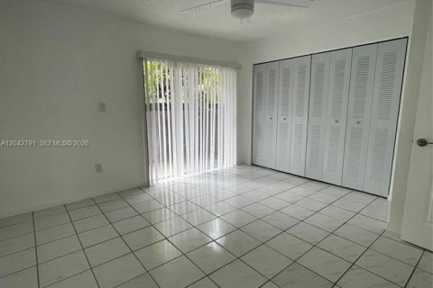Condo in Miami, Florida, 1 bedroom № 2184382 - photo 4
