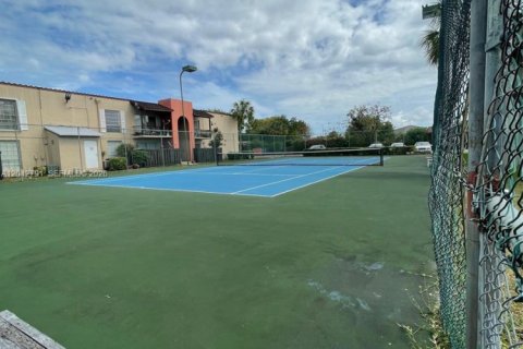 Condo in Miami, Florida, 1 bedroom № 2184382 - photo 12