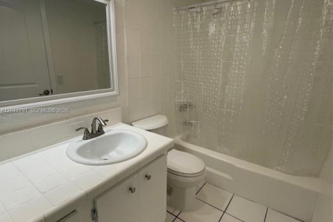 Condo in Miami, Florida, 1 bedroom № 2184382 - photo 7