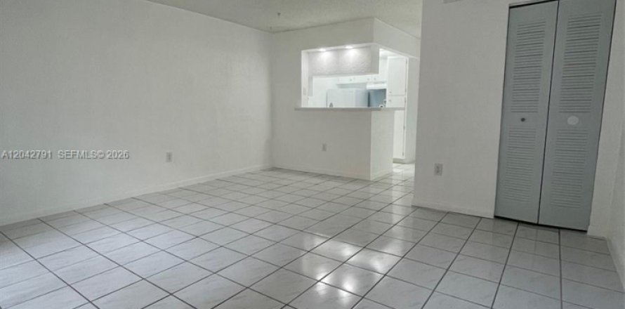 Condo in Miami, Florida, 1 bedroom № 2184382