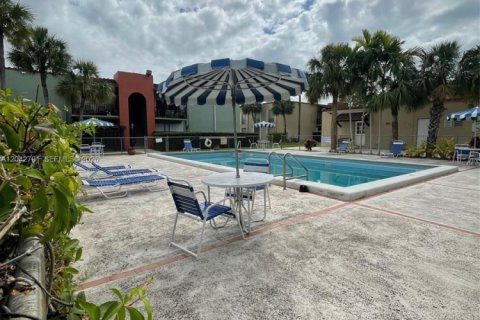 Condo in Miami, Florida, 1 bedroom № 2184382 - photo 13