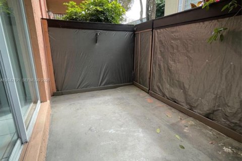 Condo in Miami, Florida, 1 bedroom № 2184382 - photo 15