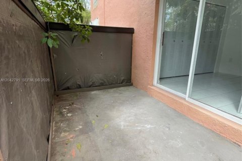 Condo in Miami, Florida, 1 bedroom № 2184382 - photo 16