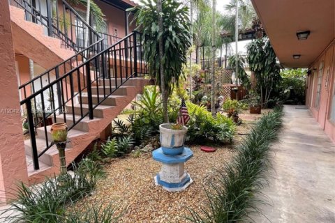 Condo in Miami, Florida, 1 bedroom № 2184382 - photo 14