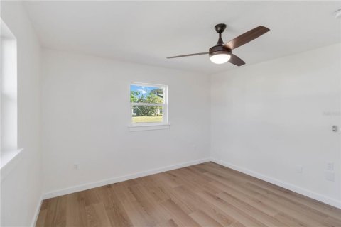 Commercial property in Rotonda, Florida 6 bedrooms, 219.99 sq.m. № 2228392 - photo 17