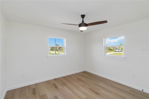 Commercial property in Rotonda, Florida 6 bedrooms, 219.99 sq.m. № 2228392 - photo 24