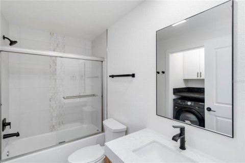 Commercial property in Rotonda, Florida 6 bedrooms, 219.99 sq.m. № 2228392 - photo 26