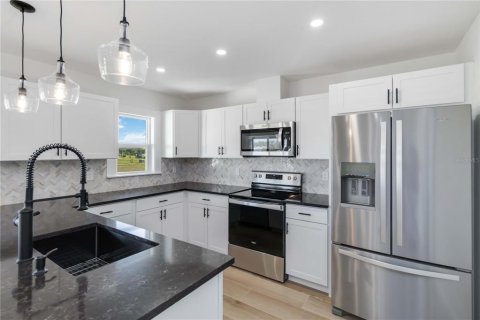 Commercial property in Rotonda, Florida 6 bedrooms, 219.99 sq.m. № 2228392 - photo 10