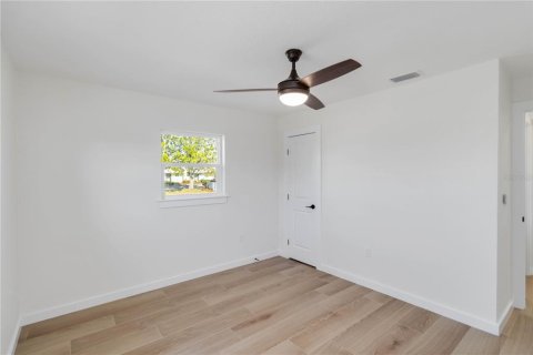 Commercial property in Rotonda, Florida 6 bedrooms, 219.99 sq.m. № 2228392 - photo 25