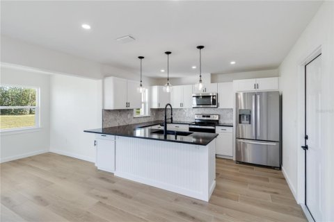 Commercial property in Rotonda, Florida 6 bedrooms, 219.99 sq.m. № 2228392 - photo 8