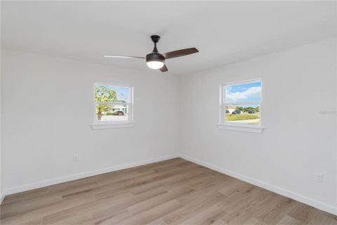 Commercial property in Rotonda, Florida 6 bedrooms, 219.99 sq.m. № 2228392 - photo 16