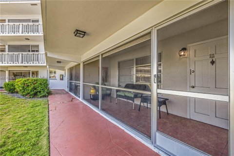 Condo in Pompano Beach, Florida, 2 bedrooms  № 1877714 - photo 3