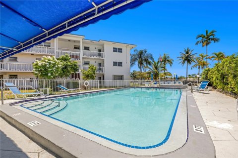 Condo in Pompano Beach, Florida, 2 bedrooms  № 1877714 - photo 18