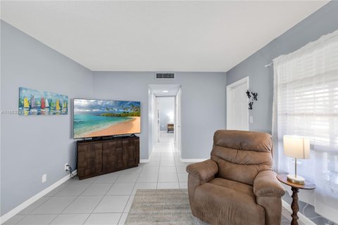 Condo in Pompano Beach, Florida, 2 bedrooms  № 1877714 - photo 5
