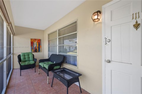 Condo in Pompano Beach, Florida, 2 bedrooms  № 1877714 - photo 4