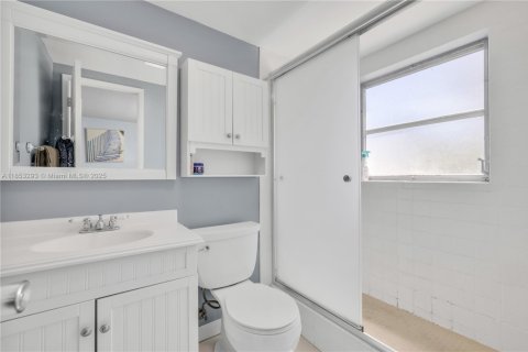Condo in Pompano Beach, Florida, 2 bedrooms  № 1877714 - photo 17