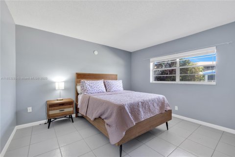 Condo in Pompano Beach, Florida, 2 bedrooms  № 1877714 - photo 12
