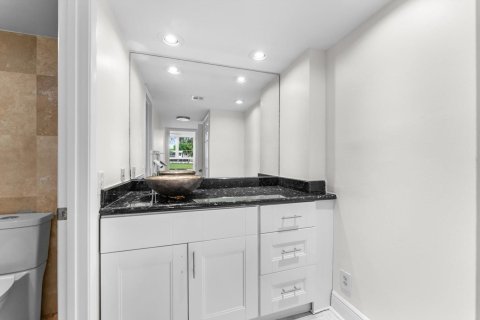 Снять в аренду кондоминиум в Помпано-Бич, Флорида 3 комнаты, 150.5м2, № 2190270 - фото 20