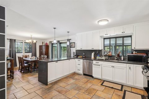 Купить виллу или дом в Эль Портал, Флорида 3 спальни, 200.58м2, № 2067407 - фото 15