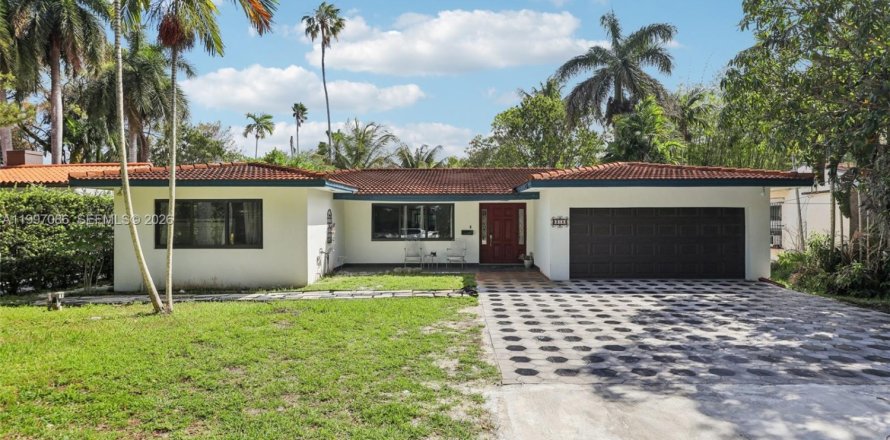 Дом в Эль Портал, Флорида 3 спальни, 200.58м2 № 2067407