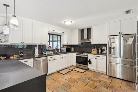 Купить виллу или дом в Эль Портал, Флорида 3 спальни, 200.58м2, № 2067407 - фото 14