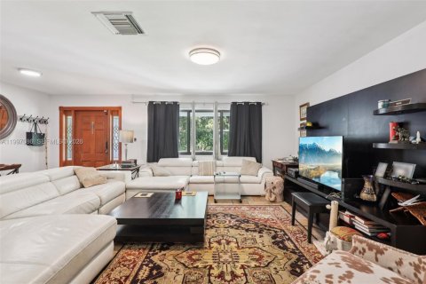 Купить виллу или дом в Эль Портал, Флорида 3 спальни, 200.58м2, № 2067407 - фото 10