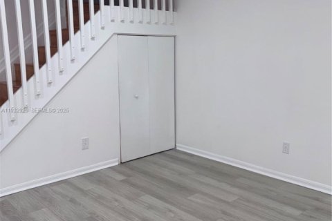 Adosado en venta en Pembroke Pines, Florida, 3 dormitorios, 126.44 m2 № 1993508 - foto 9