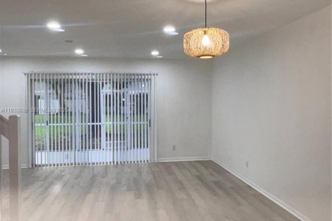 Adosado en venta en Pembroke Pines, Florida, 3 dormitorios, 126.44 m2 № 1993508 - foto 7