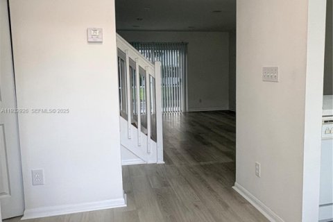 Adosado en venta en Pembroke Pines, Florida, 3 dormitorios, 126.44 m2 № 1993508 - foto 5