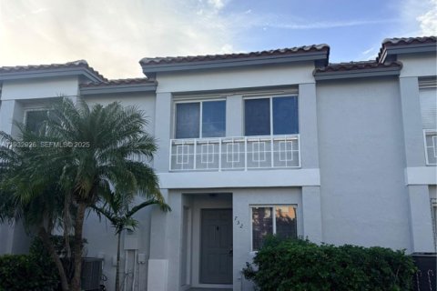 Adosado en venta en Pembroke Pines, Florida, 3 dormitorios, 126.44 m2 № 1993508 - foto 2