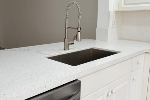 Adosado en venta en Pembroke Pines, Florida, 3 dormitorios, 126.44 m2 № 1993508 - foto 26