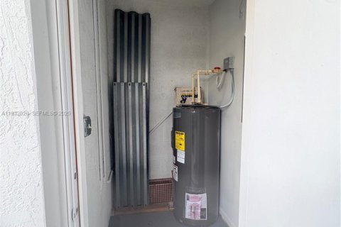 Adosado en venta en Pembroke Pines, Florida, 3 dormitorios, 126.44 m2 № 1993508 - foto 4