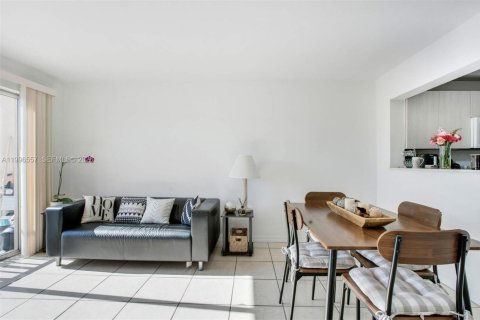 Apartment in Miami, Florida 2 bedrooms, 1248.51 sq.m. № 2091302 - photo 7
