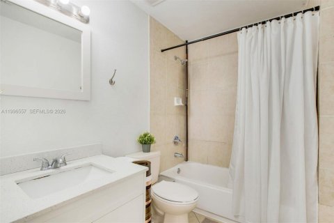 Apartment in Miami, Florida 2 bedrooms, 1248.51 sq.m. № 2091302 - photo 13
