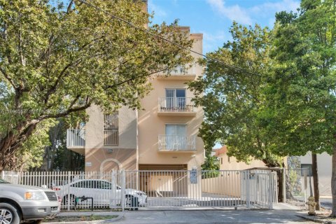 Appartement à Miami, Floride 2 chambres, 1248.51 m2 № 2091302