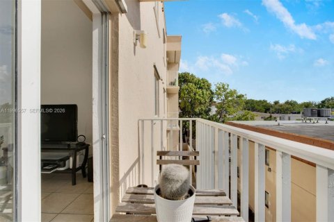 Apartment in Miami, Florida 2 bedrooms, 1248.51 sq.m. № 2091302 - photo 17