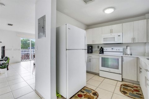 Apartment in Miami, Florida 2 bedrooms, 1248.51 sq.m. № 2091302 - photo 11