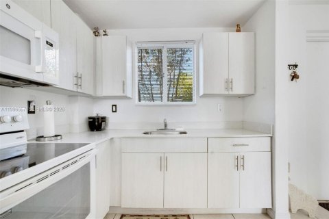 Apartment in Miami, Florida 2 bedrooms, 1248.51 sq.m. № 2091302 - photo 12