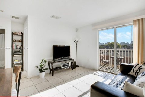 Apartment in Miami, Florida 2 bedrooms, 1248.51 sq.m. № 2091302 - photo 4