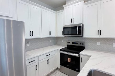 Townhouse in Orlando, Florida 3 bedrooms, 181.16 sq.m. № 2275694 - photo 2